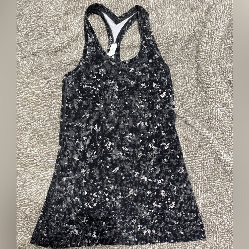 Lululemon Size 4 Racerback Tank - Picture 4 of 4